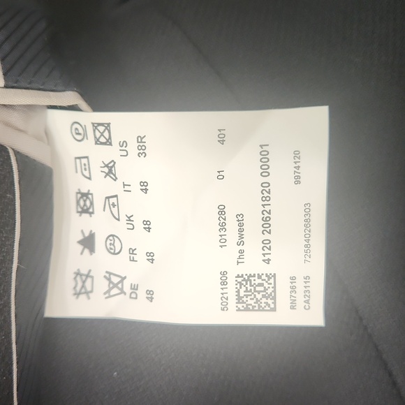 Hugo Boss Men's Blazer 38R, Solid Black, Single Breasted, 100% Wool - Picture 6 of 16